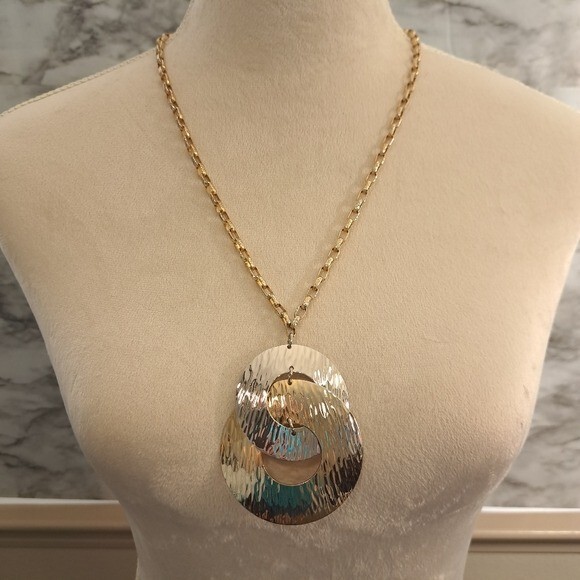 Vintage Napier Women’s Modernist Gold/Silver Pendant Necklace 15 Inches 1976