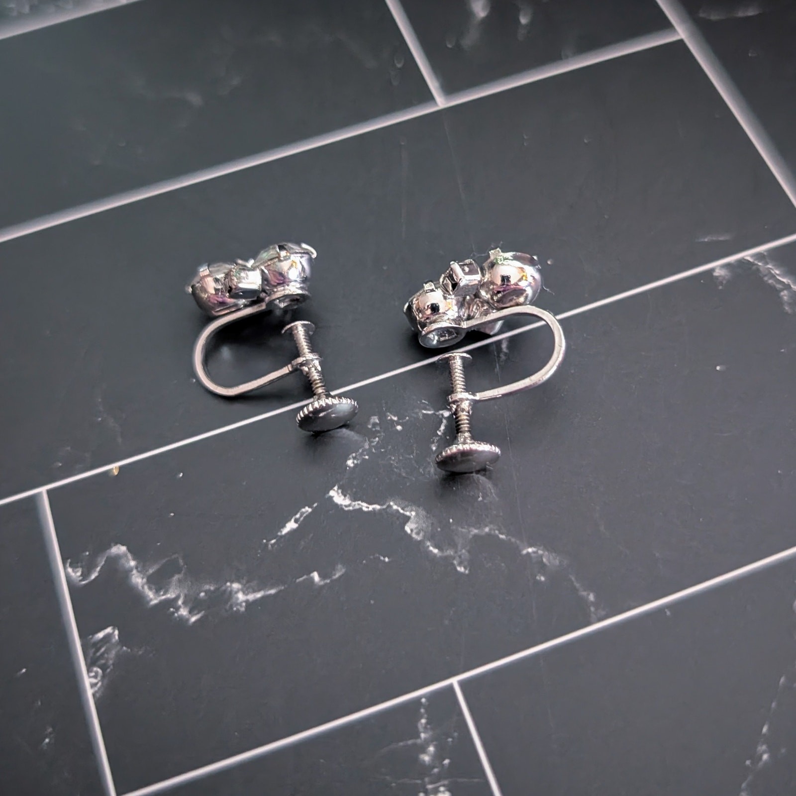 Vintage Screw Back Earrings Clear Gems Stylish & Elegant 0.5″