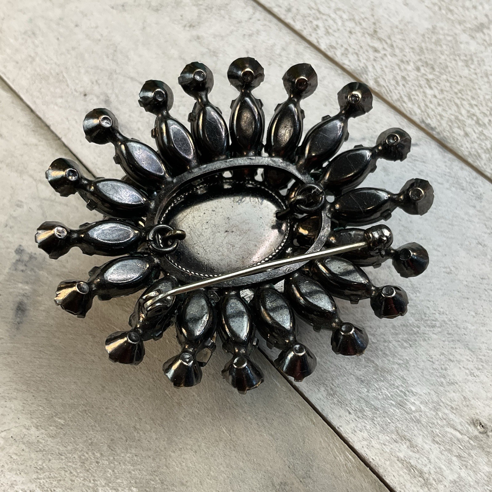 Schreiner Vintage Layered Smokey Gray Topaz Rhinestone Dome Brooch Pin READ
