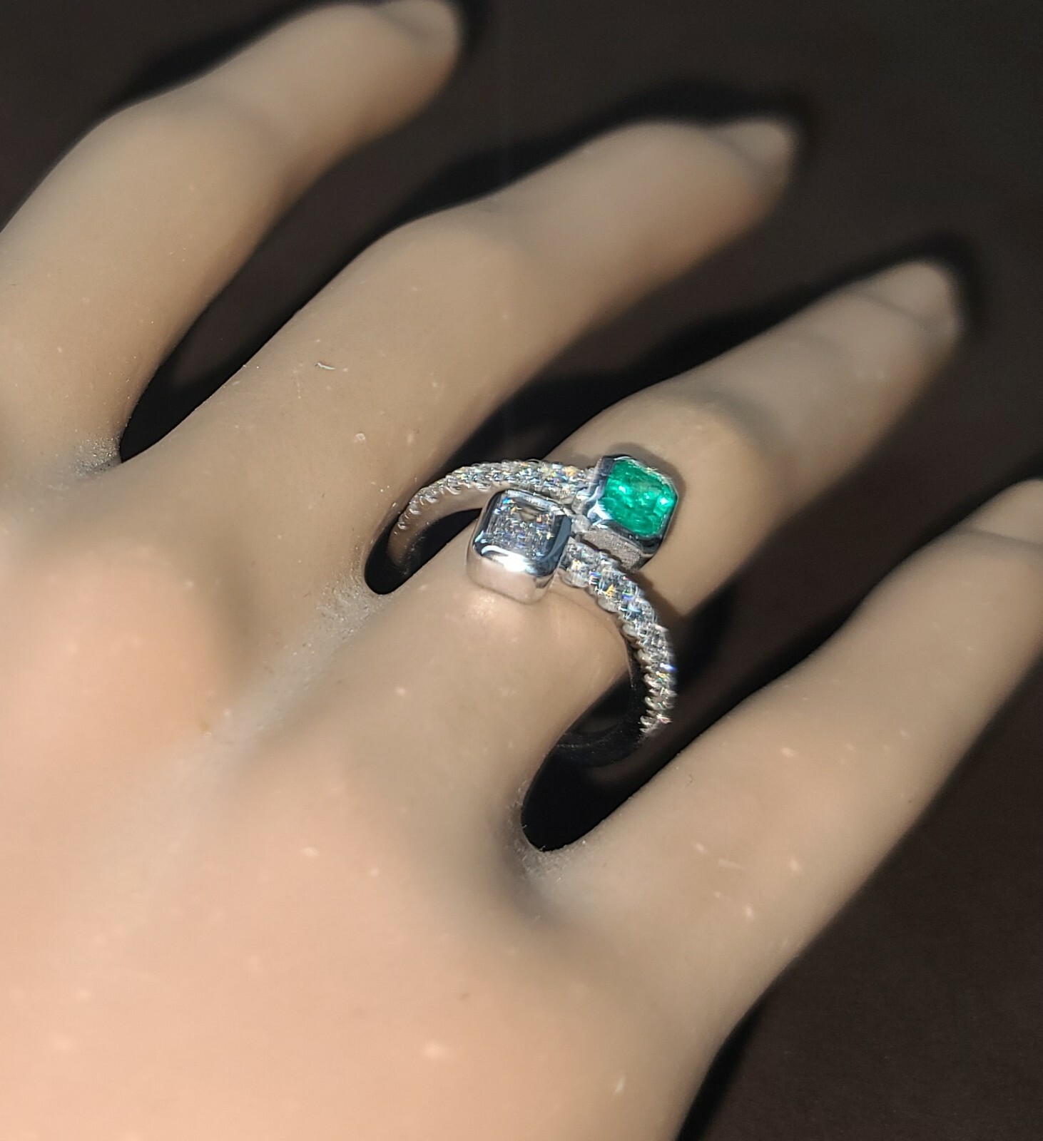 14k White Gold toi et moi ring 0.82CT. Diamond Natural Green Emerald