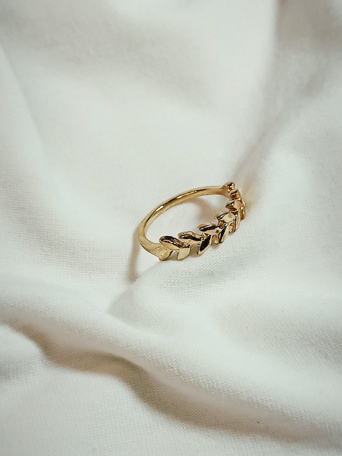 Vintage Leaf Ring – Size 5.5 – Gold-Tone Metal Alloy – Nature-Inspired Design