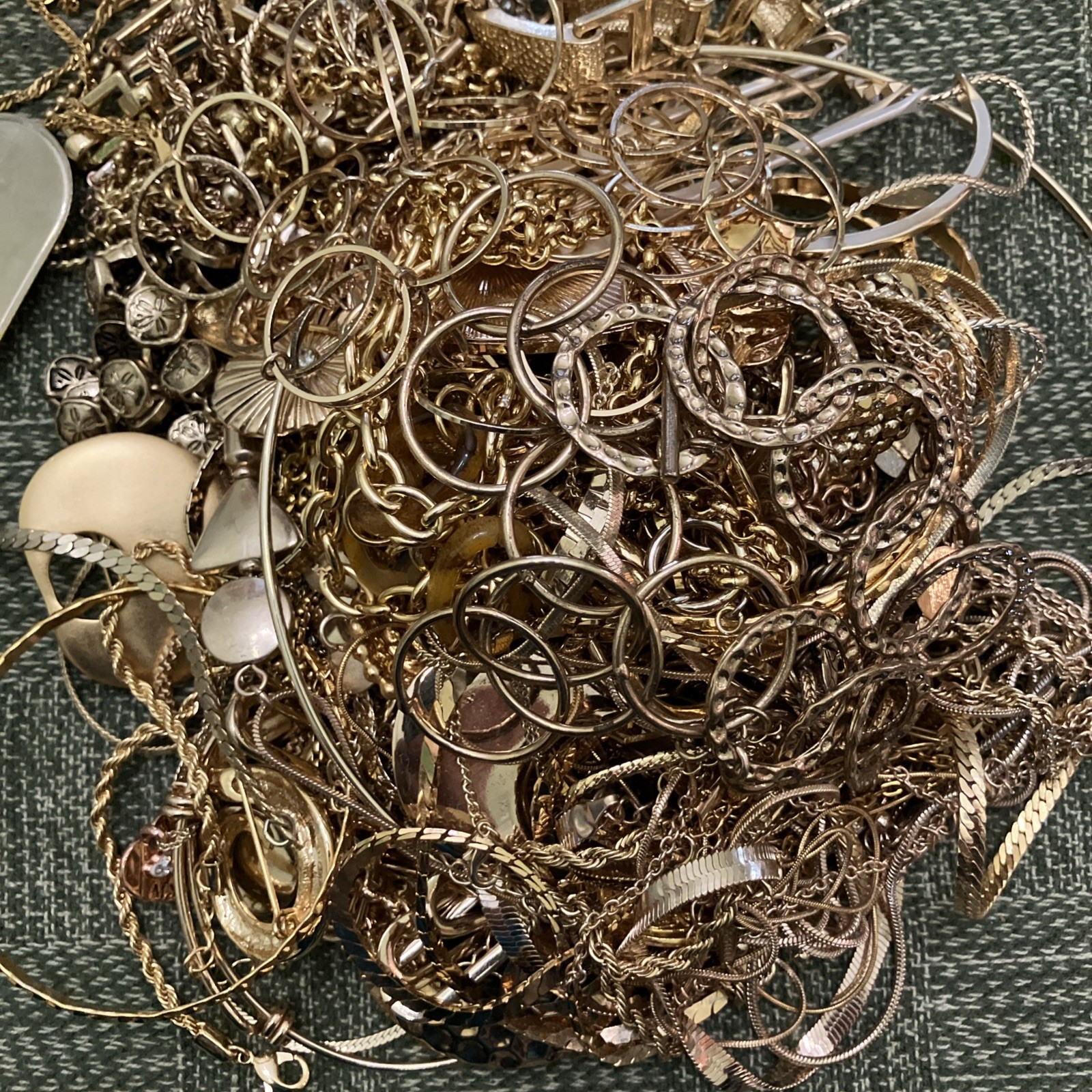 ⚜️ 2 LB Tangled Jewelry Treasure Lot ⚜️ Gold Tone Chains | Unsearched