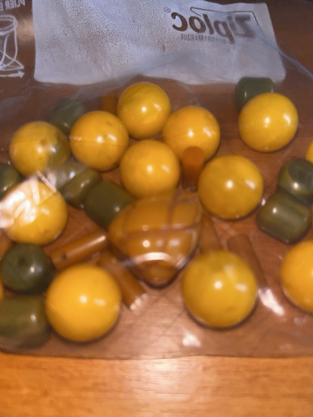 Vintage Bakelite Bead Lot Carved Pineapple Butterscotch Spinach Green 106 Grams