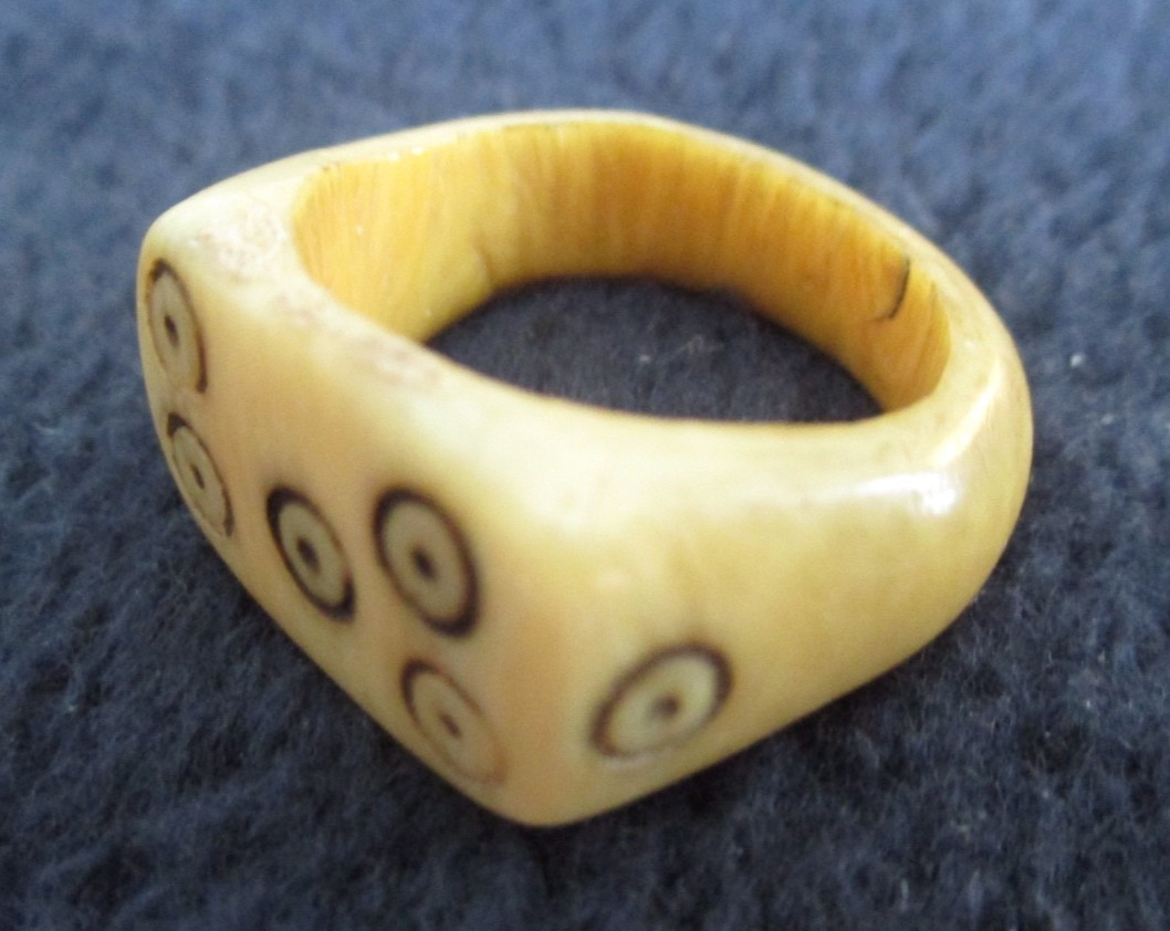 VINTAGE BONE RING SIZE 7.25