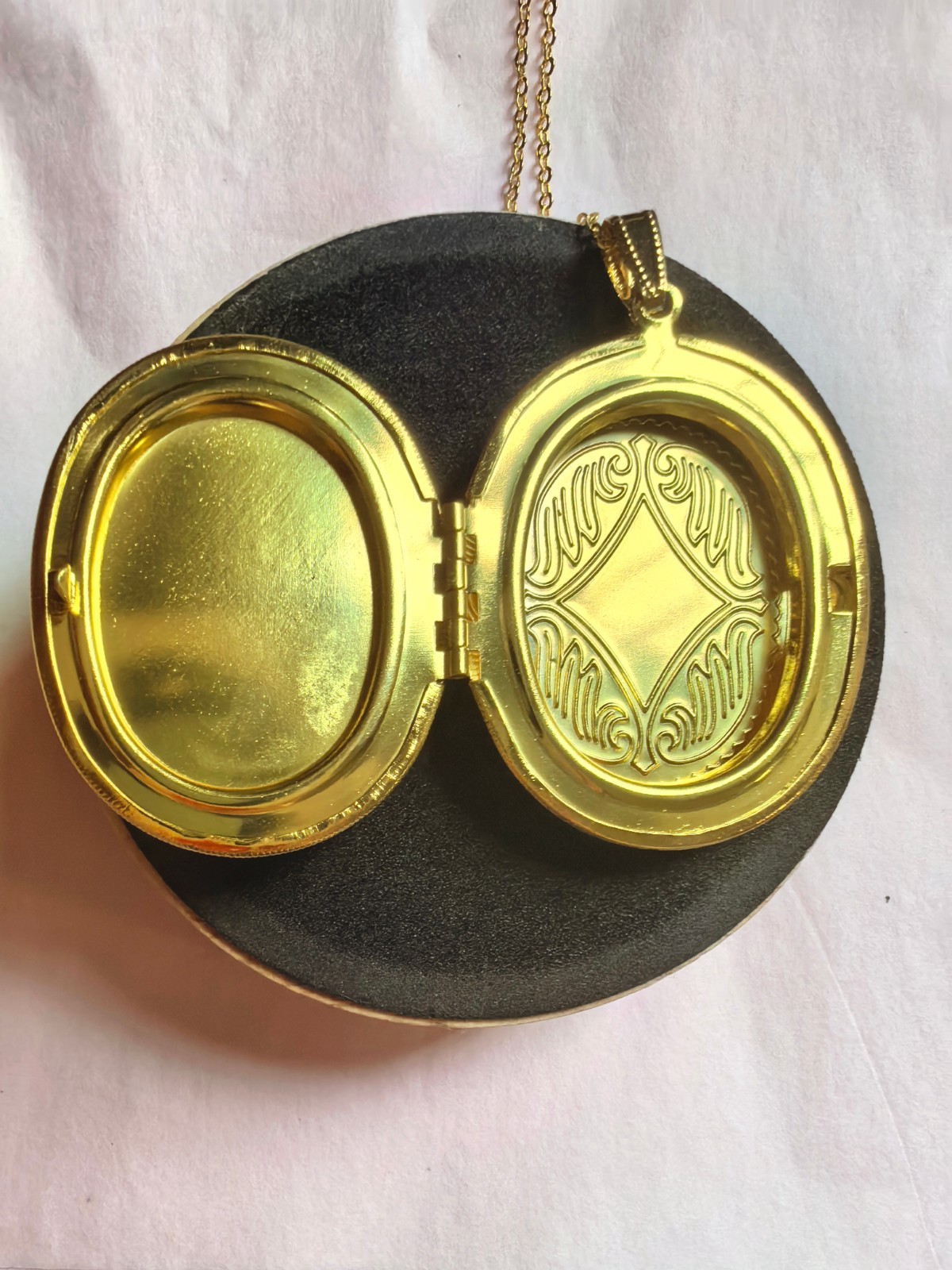 pink vintage cameo locket necklace Gold plated Oval Locket Photo Necklace 24”