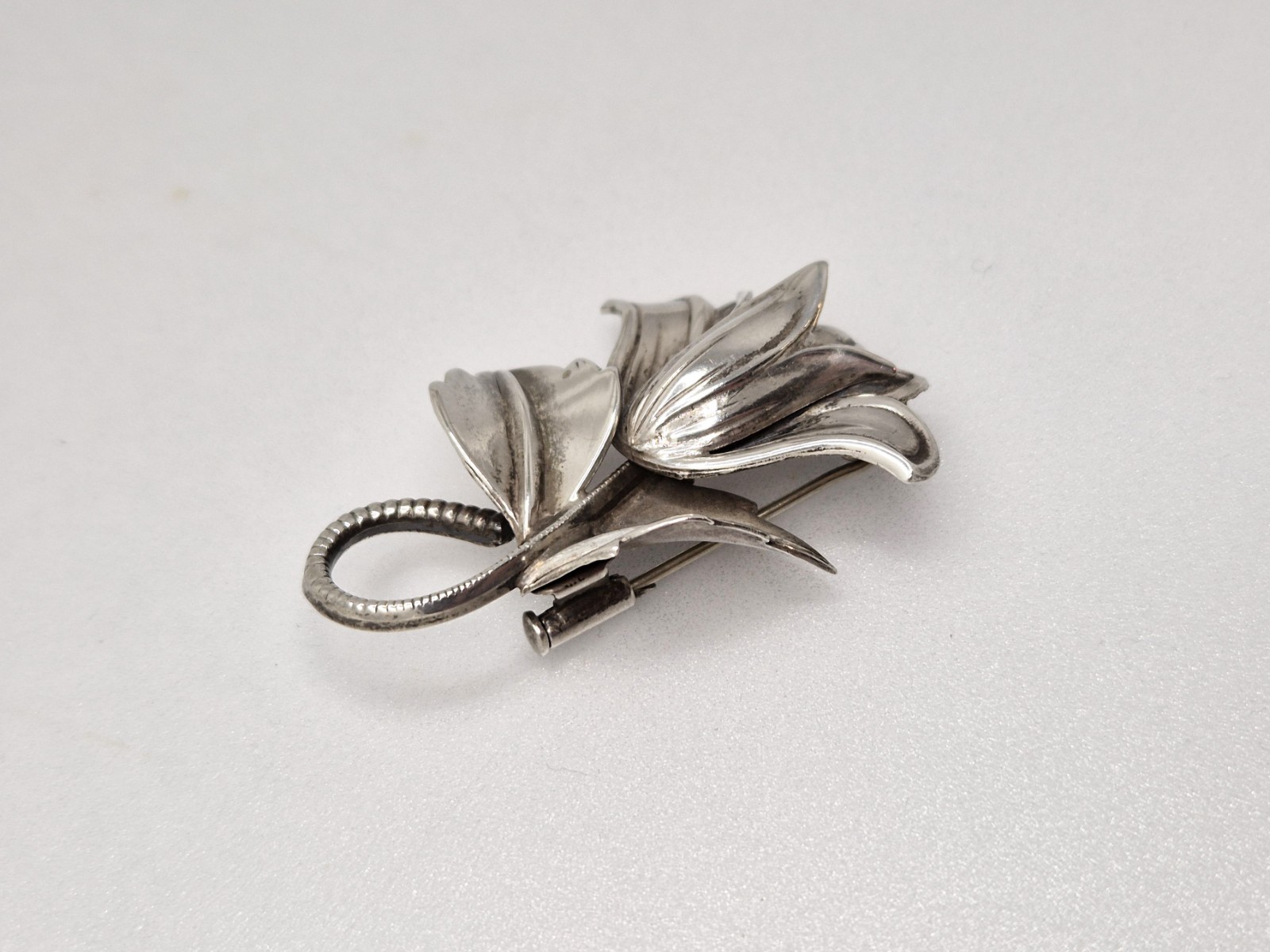 Vintage silver brooch floral motiv