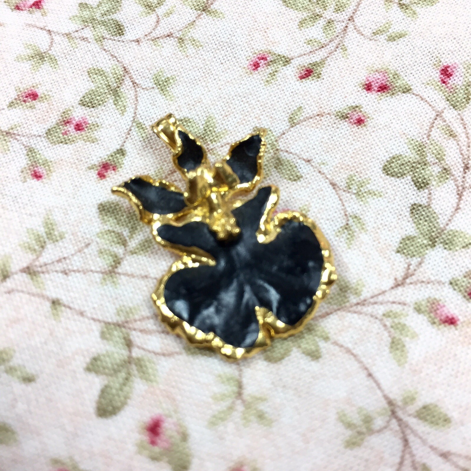 Risis 3i Natural Orchid Oncidium Small Pendant Charm Gold Plated Black 1 1/8″