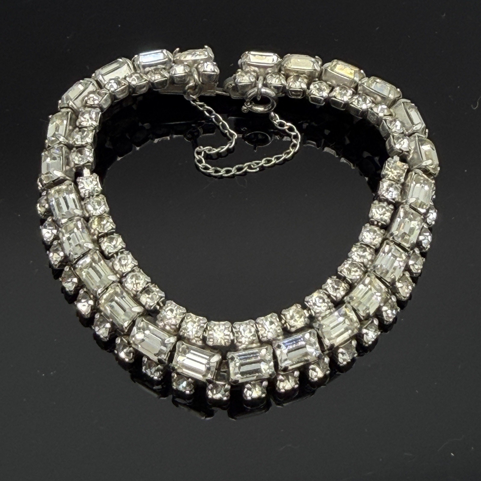 READ Vintage KRAMER Bracelet White Rhinestone Baguettes Signed 6.75″