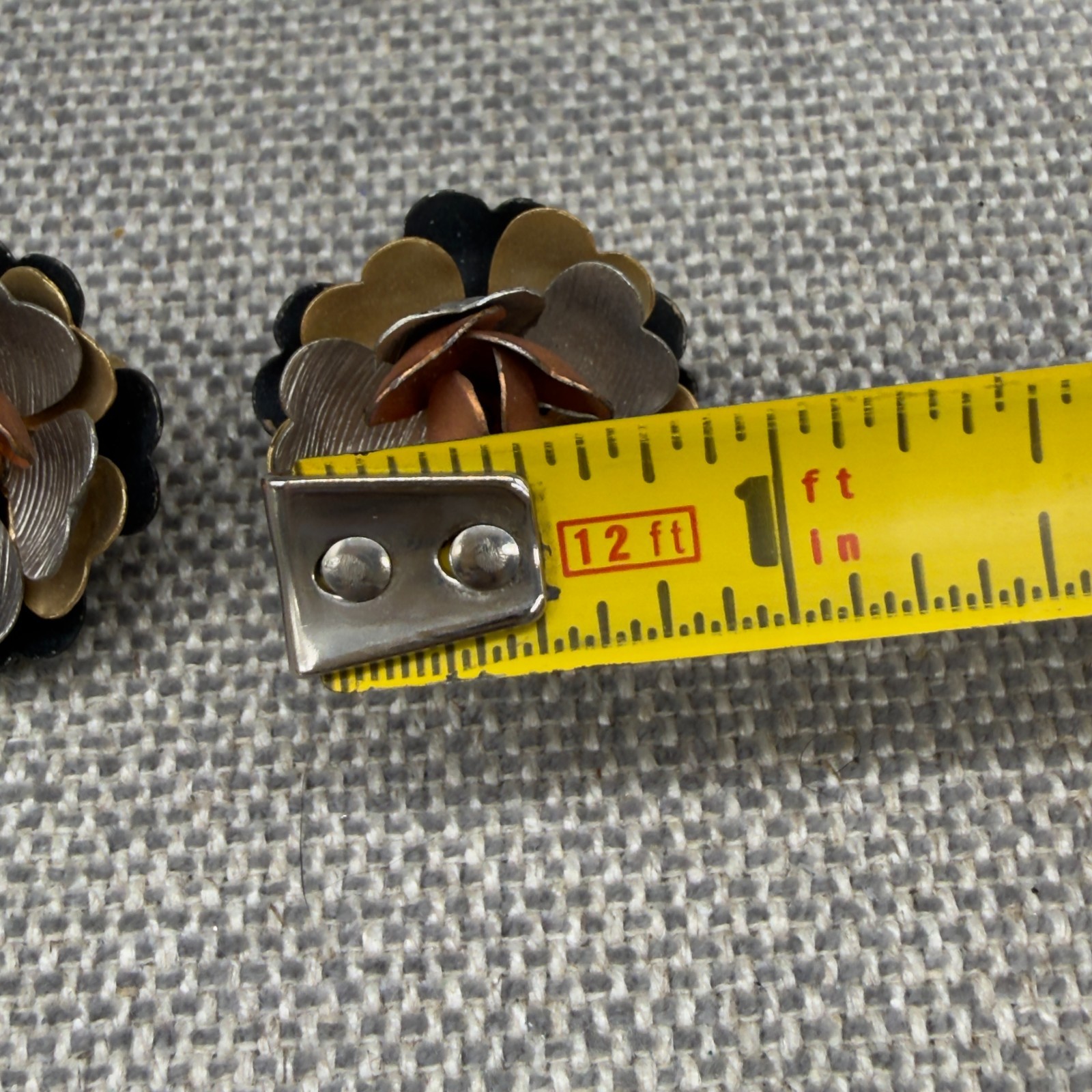 Vintage Brooch Earrings Jewelry Set 4 Tone Metal Flowers Clip Ons READ