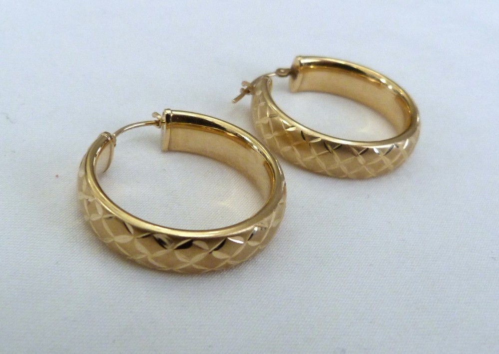 14K DIAMOND CUT SATIN & HIGHLY POLISHED CURVED 6MM WIDE HOOP LATCH EARRINGS
