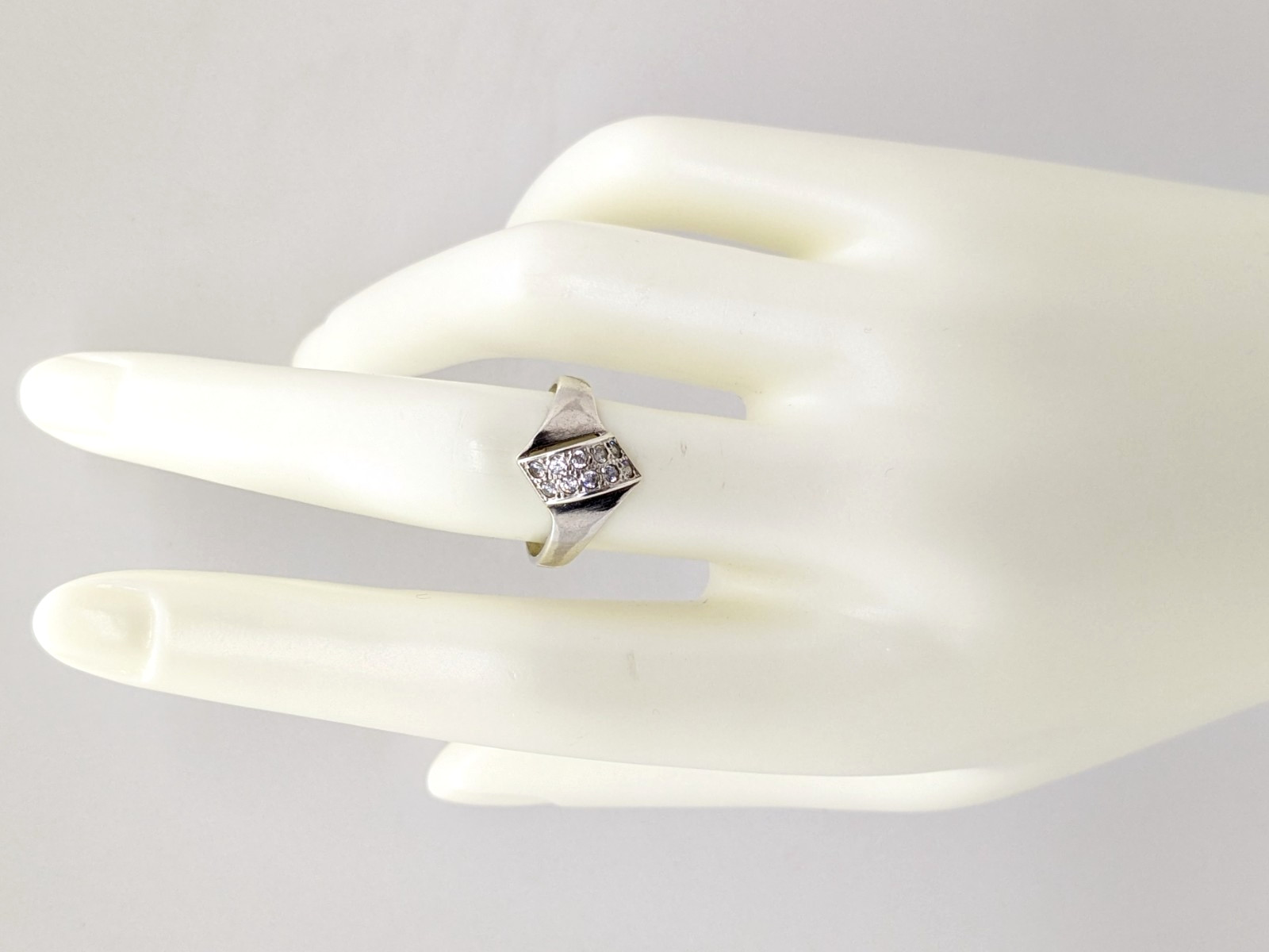 Vintage Elegant RING Silver 925 with Chic Bright Inserts -size: 8US (18mm) | #47
