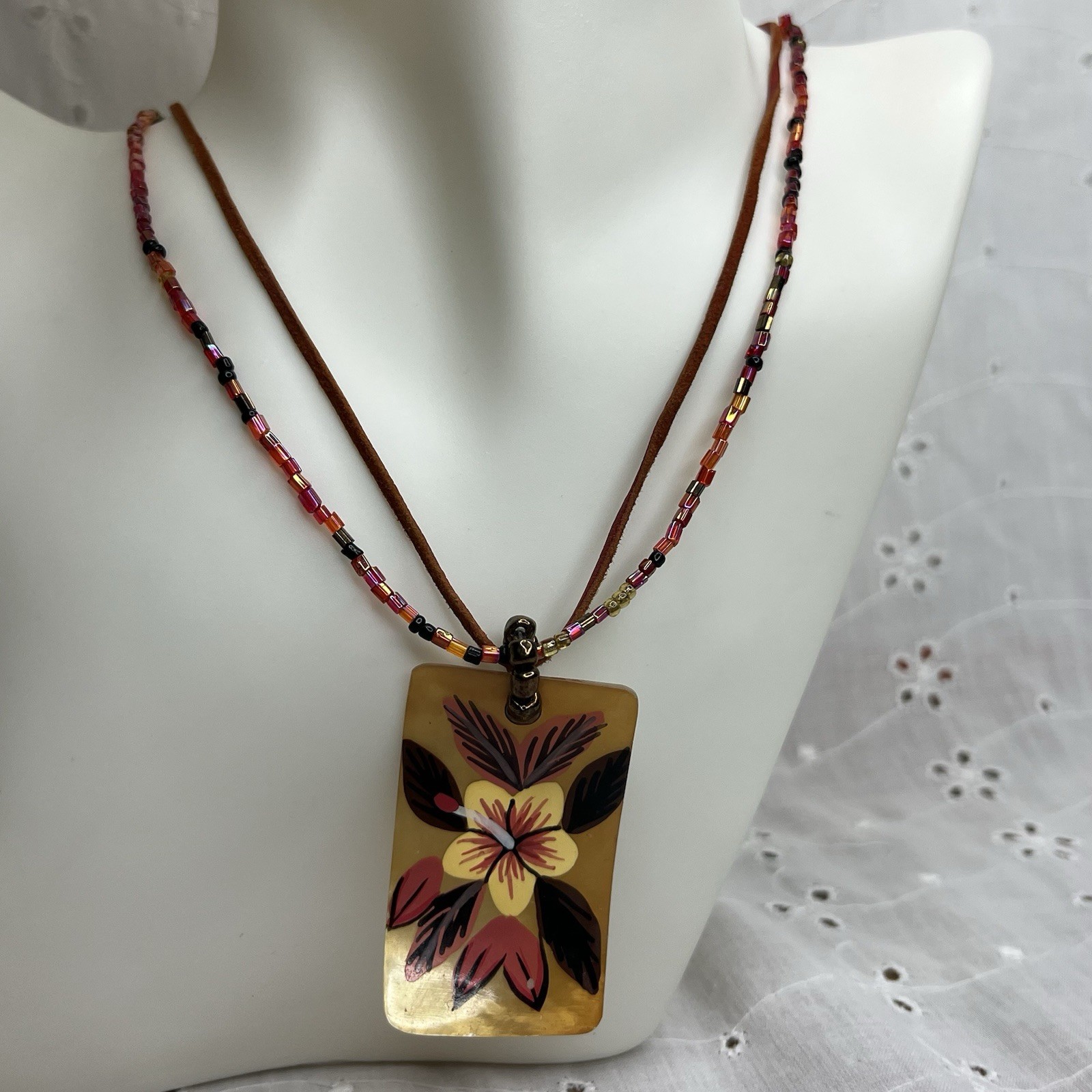 Vintage Hand Painted Hibiscus Mother of Pearl Beaded Necklace
