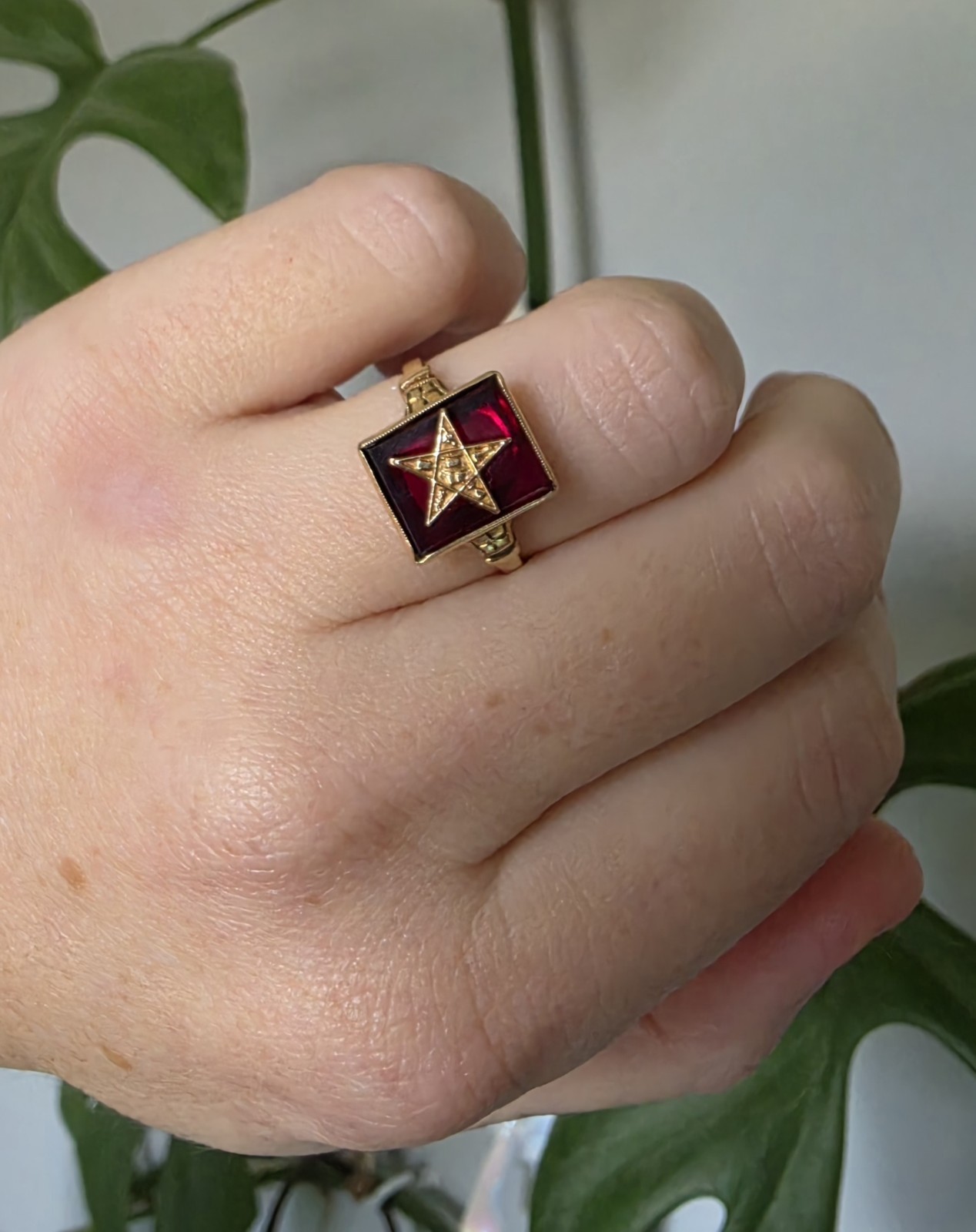 Antique 10k Yellow Gold Eastern Star Ring Size 7 With Red Stone Garnet Art Deco