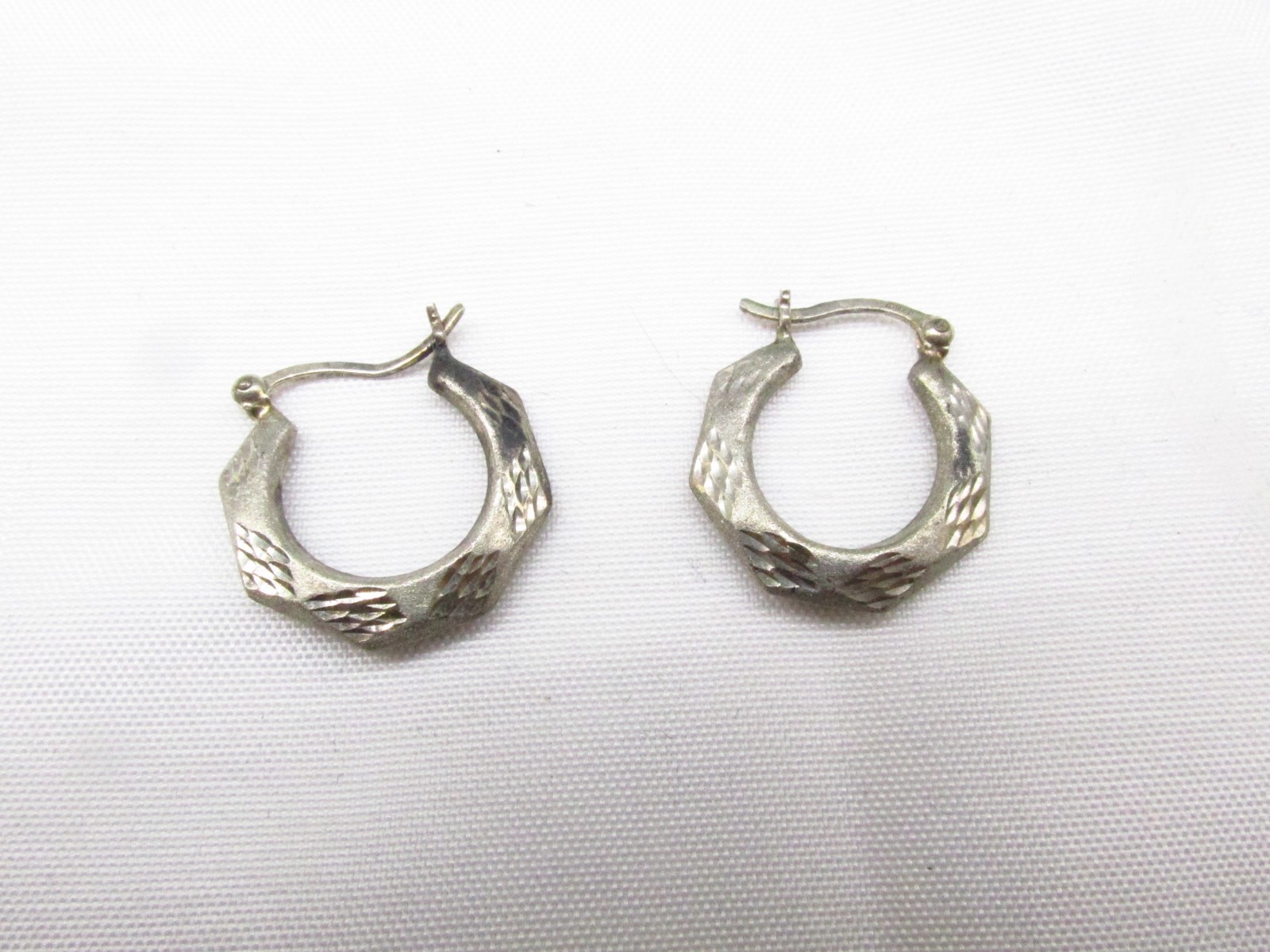 Sterling Silver Etched Diamond Design Hoop Pierced Earrings .5 In .75 Out #539