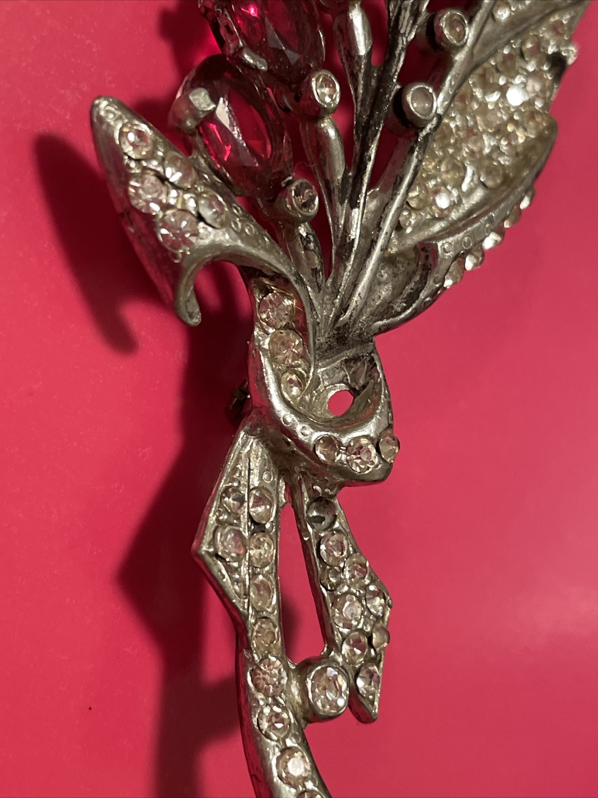 VINTAGE UNSIGNED RUBY RED GLASS RHINESTONE FEATHER XL PIN BROOCH MISSING STONES