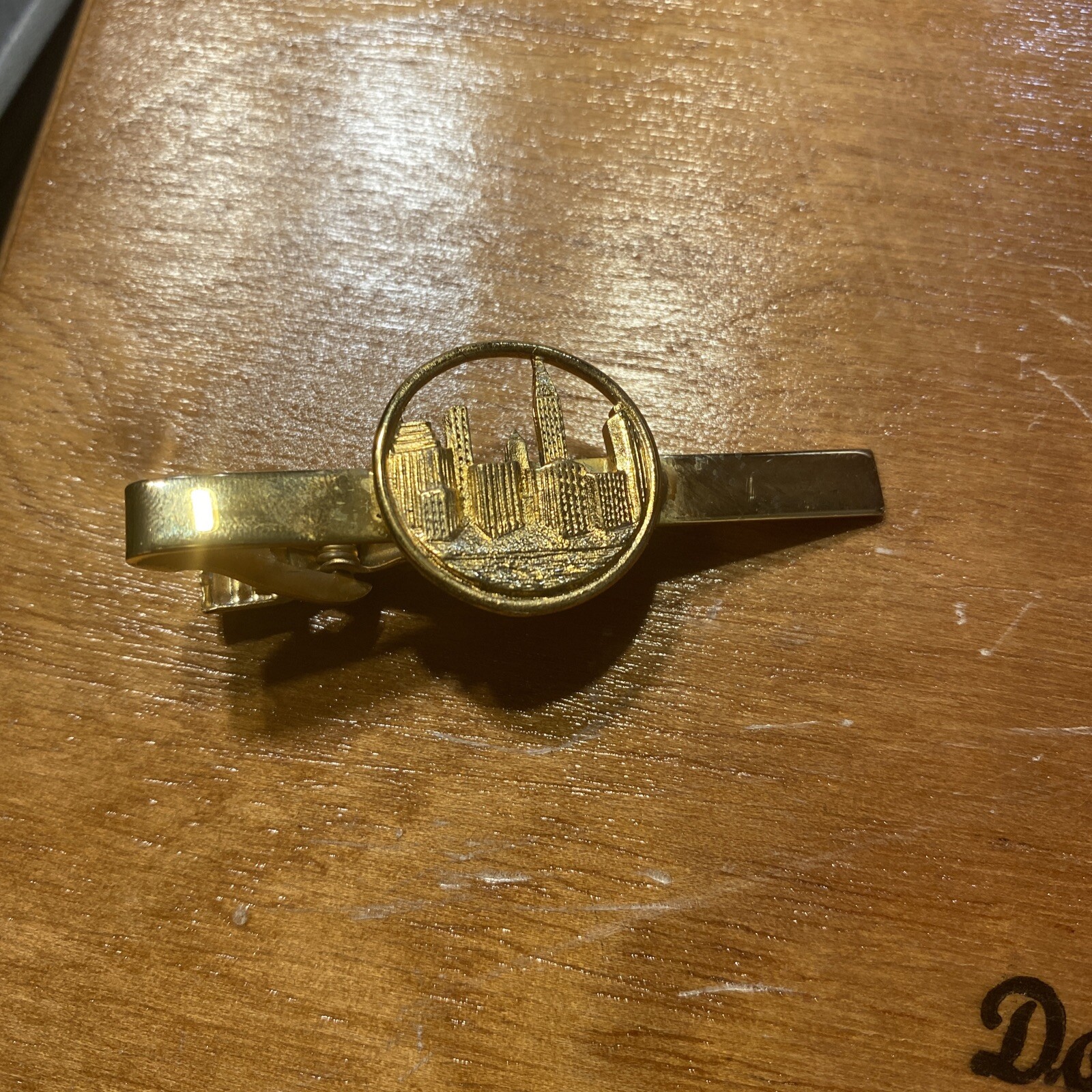 Vintage NYC Skyline Cufflinks Tie Bar Set New York City Gold Tone Skyscraper Box