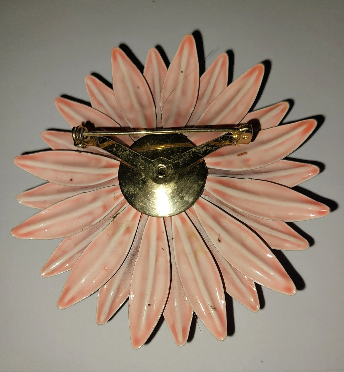 VINTAGE LARGE 3″ ENAMELED METAL BROOCH / PIN PINK RED DAISY STYLE FLOWER