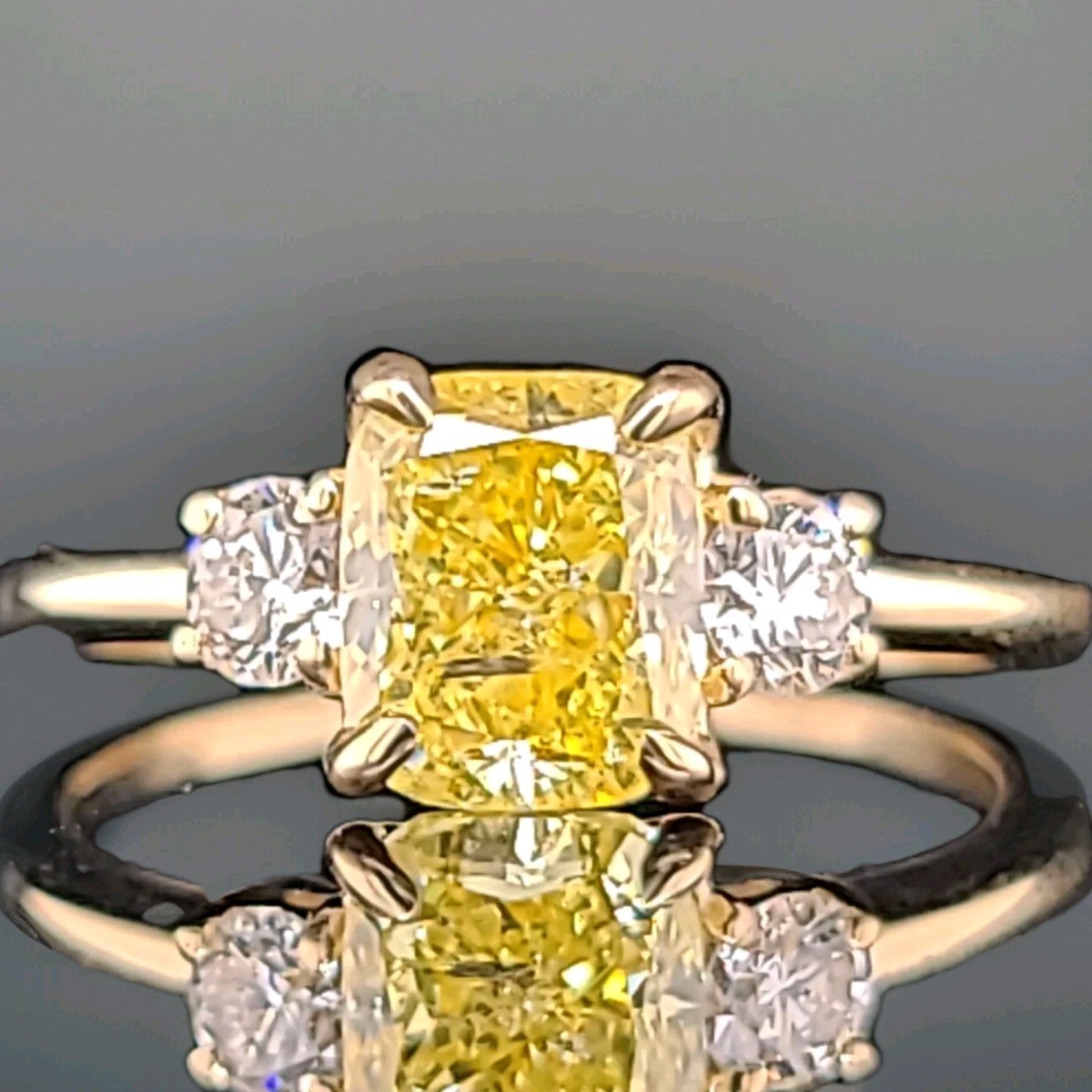 14k Yellow Gold Ring 1.81CT.Natural Fancy Vivid Yellow Diamond Cushion GIA CERT