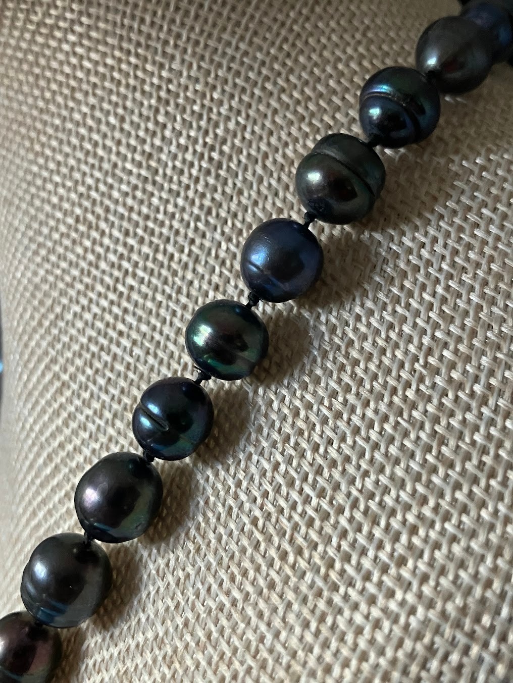 Pearl Necklace Hand Knotted Beads Oil Slick Peacock 9-10mm 925 Clasp 18″