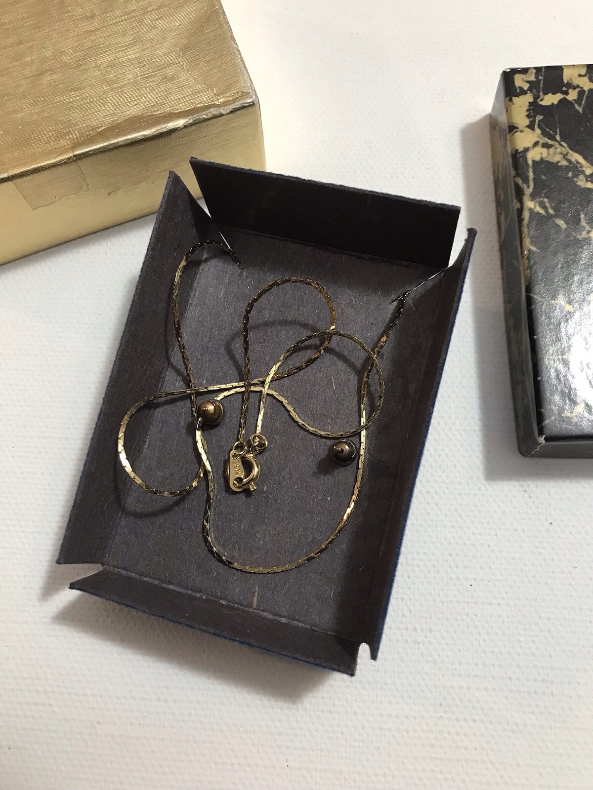 Vintage Gold Tone Red White Crystal Floral Necklace Earrings Jewelry Set 18 inch
