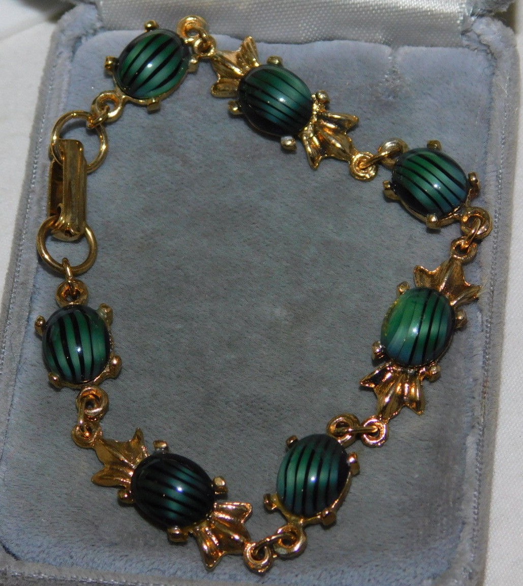 Vintage Scarab Style Link Green Black Striped Glass Cab Gold 7.5″ Bracelet