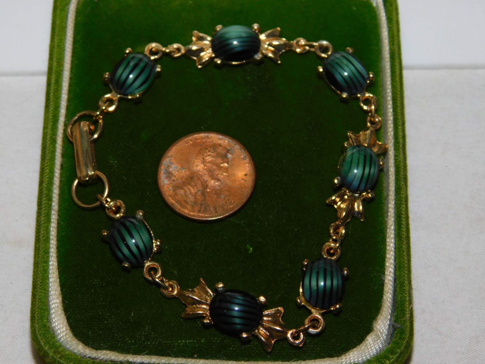 Vintage Scarab Style Link Green Black Striped Glass Cab Gold 7.5″ Bracelet