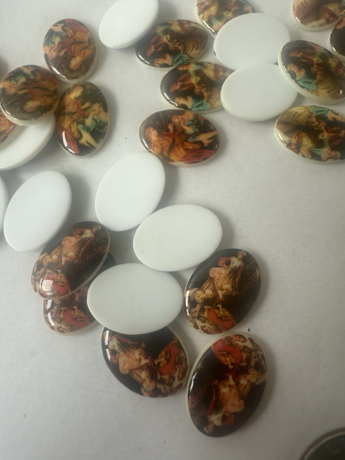 18×13 Mm (Vintage) Plexi Round FlatBack Love Scenes ) 30 Pcs
