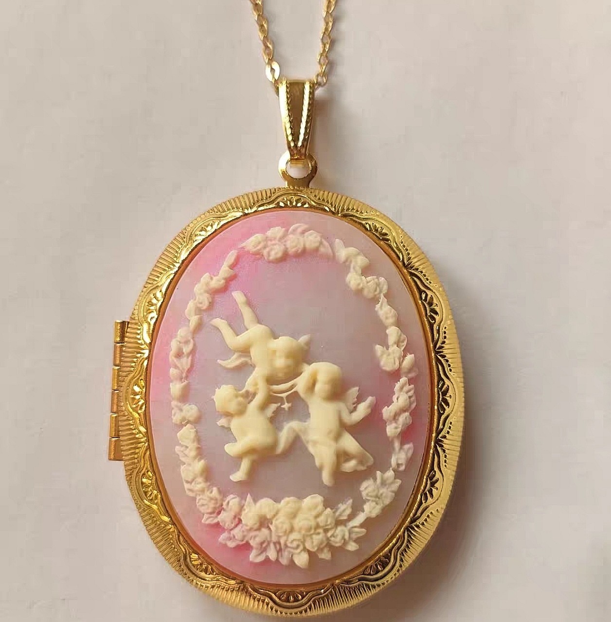 pink vintage cameo locket necklace Gold plated Oval Locket Photo Necklace 24”