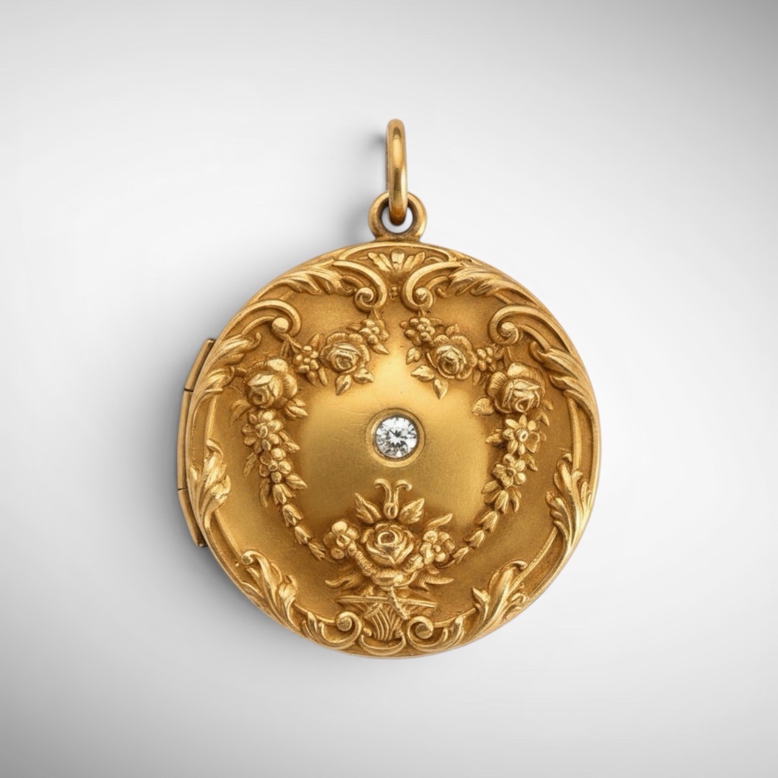 Repoussé Art Nouveau Locket 14kt Gold Filled With Photo Ornate