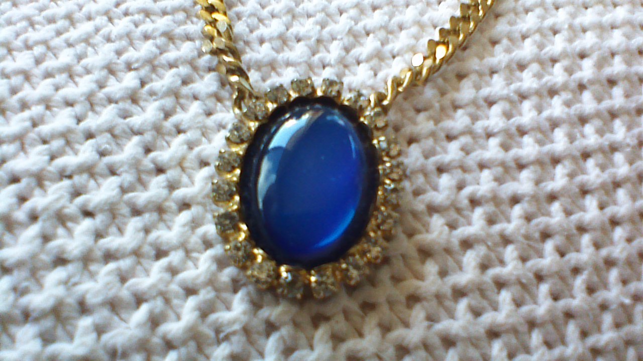 Gold Tone 18″ Necklace with Blue Glass Cabochon Encircled by 20 Sparkling Stones