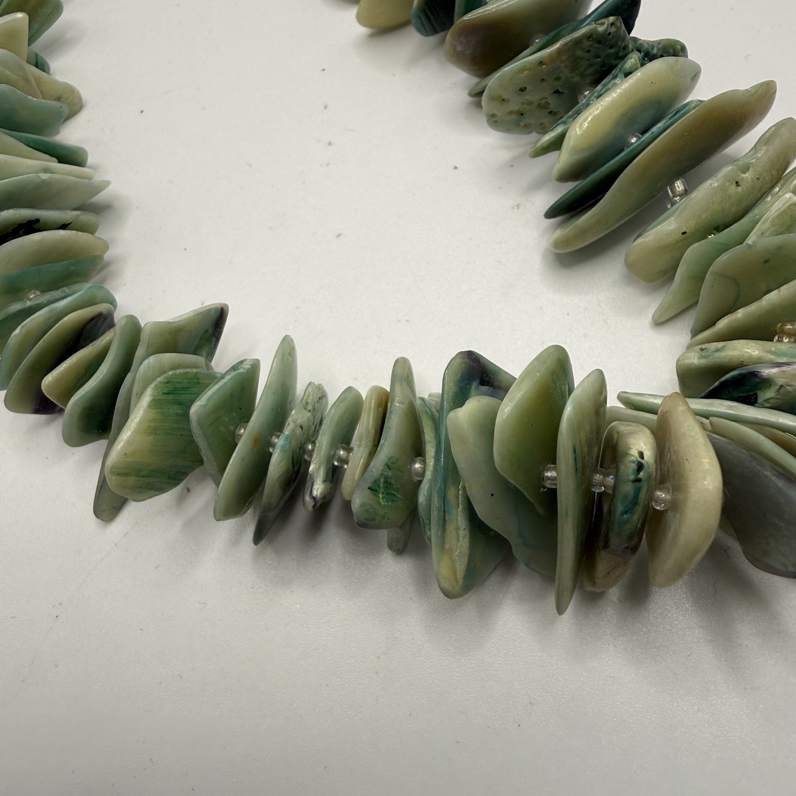 VTG Green Shell Chip Necklace Boho Beach Tropical Statement