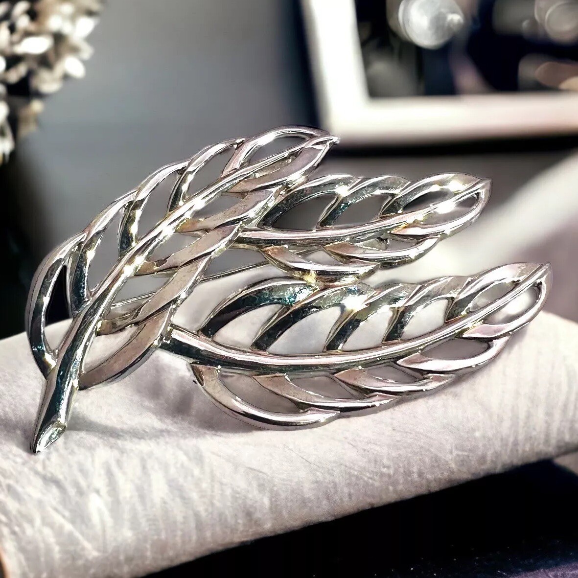 Silver Tone Leaf Brooch Autumn Statement Pin Dimensional Vintage