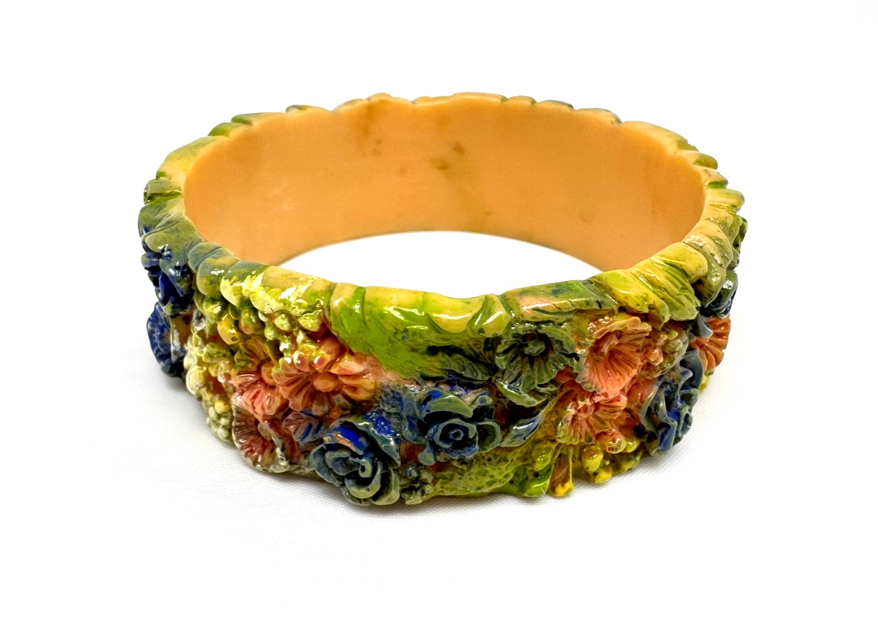 Vintage 1950s DEEPLY CARVED FLORAL COLORING BANGLE CELLULOID BRACELET #1#