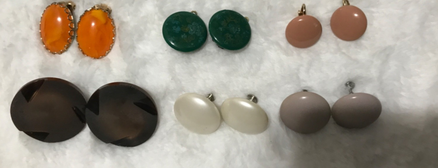 Vintage Lot Of 15 Chunky Earrings Earrings 12 Clip On , 3 Screw On Moon Glow etc
