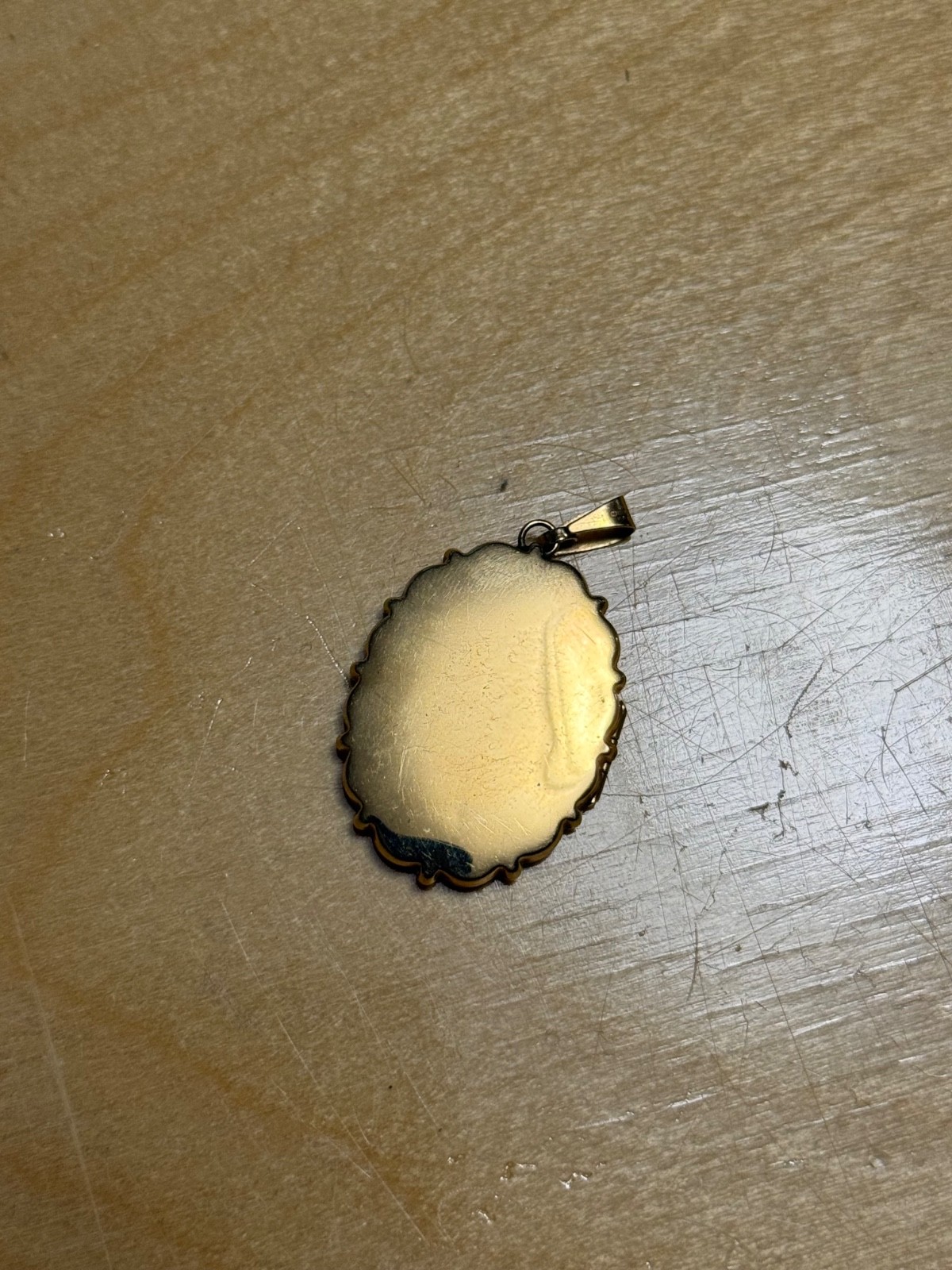 9k gold locket