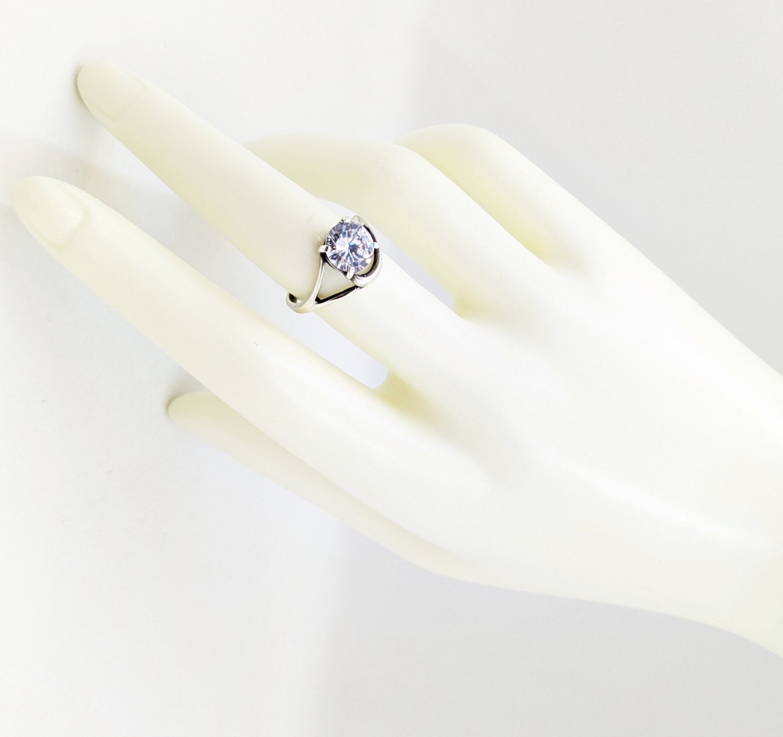 Vintage Elegant RING Silver 925 with Bright Stone-size: 7.5US(17.5mm) Ukraine#16