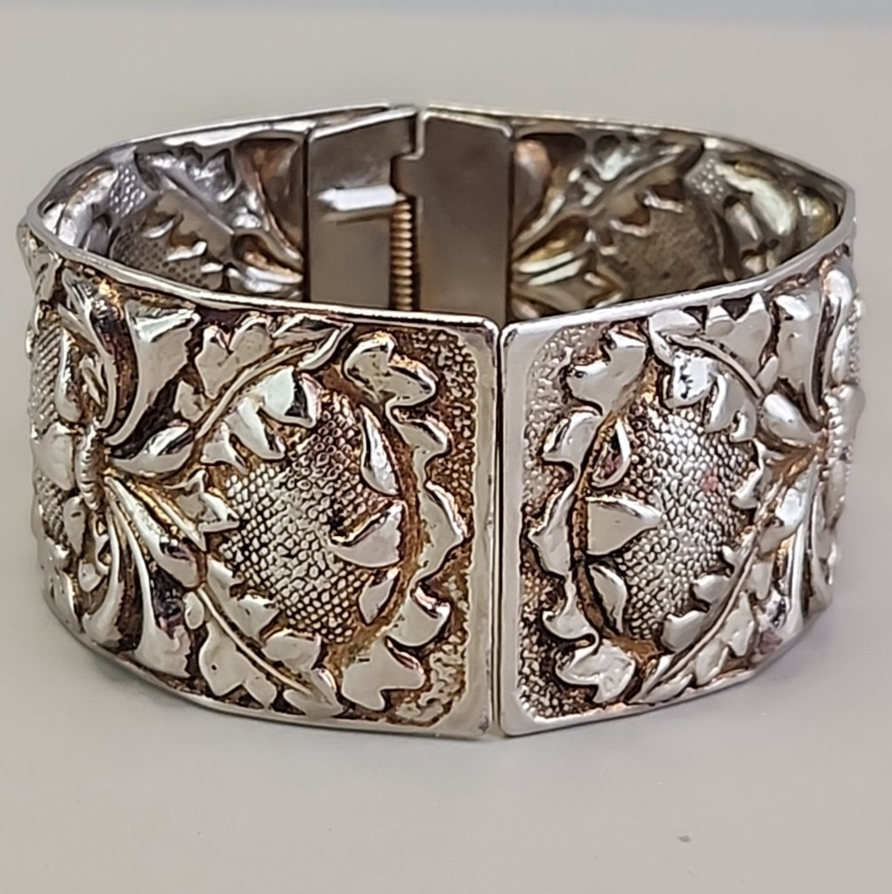 Vintage Bangle Bracelet Repousse Clamper Silver Tone 6.75″