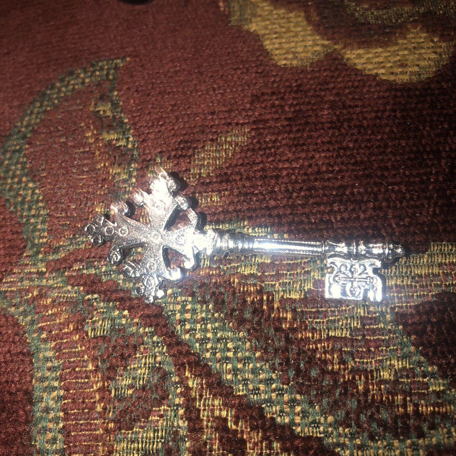 VINTAGE PIN BROOCH KEY Silver TONE None Magnetic