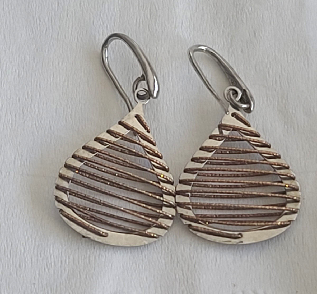 UNWORN Dazzling AGI ITALY STERLING SILVER Gold Wire Wrapped Dangle Earrings