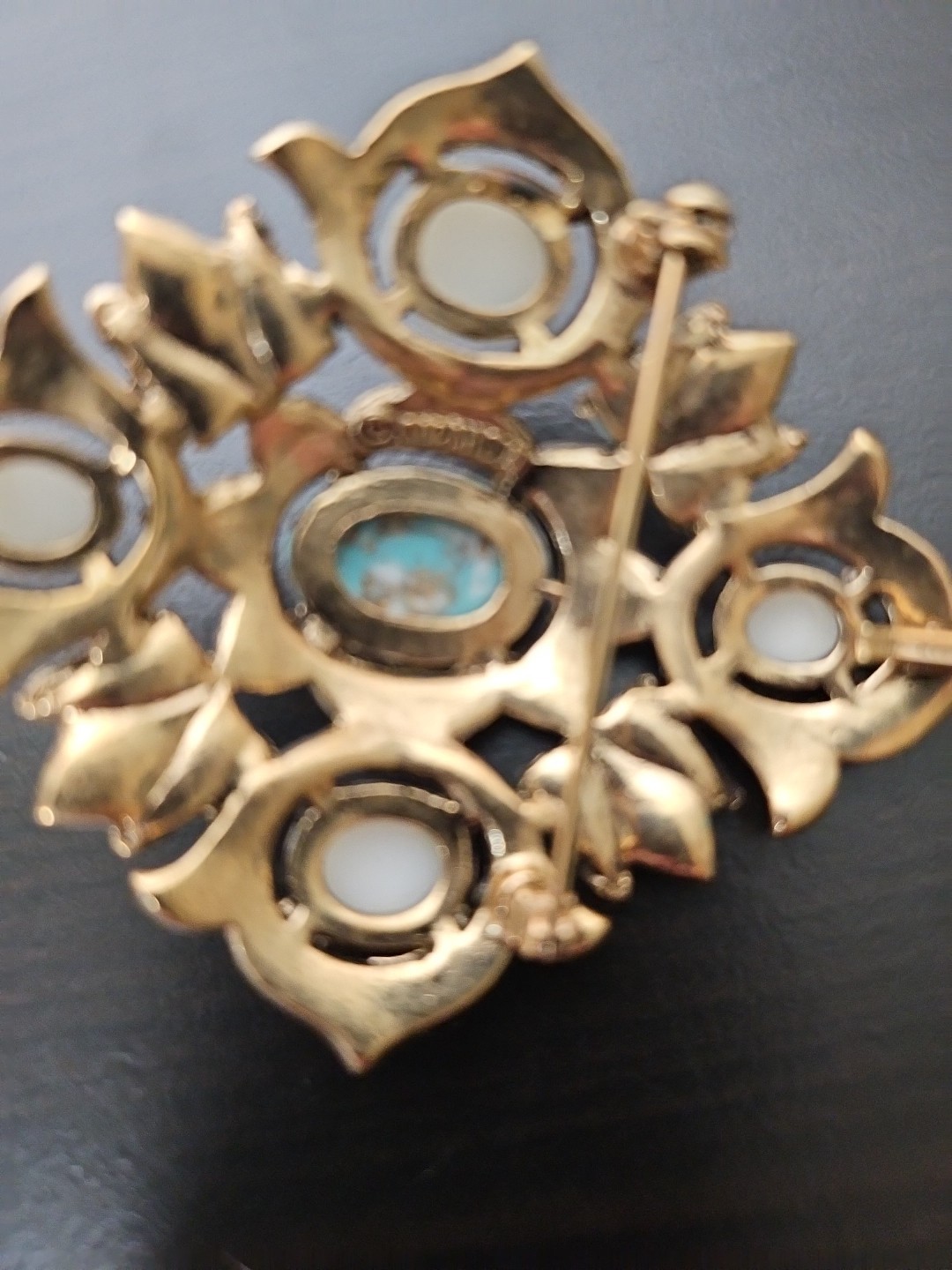 VTG 1968 Sarah Coventry Remembrance Signed Gold Tone Brooch Pin J10 EUC