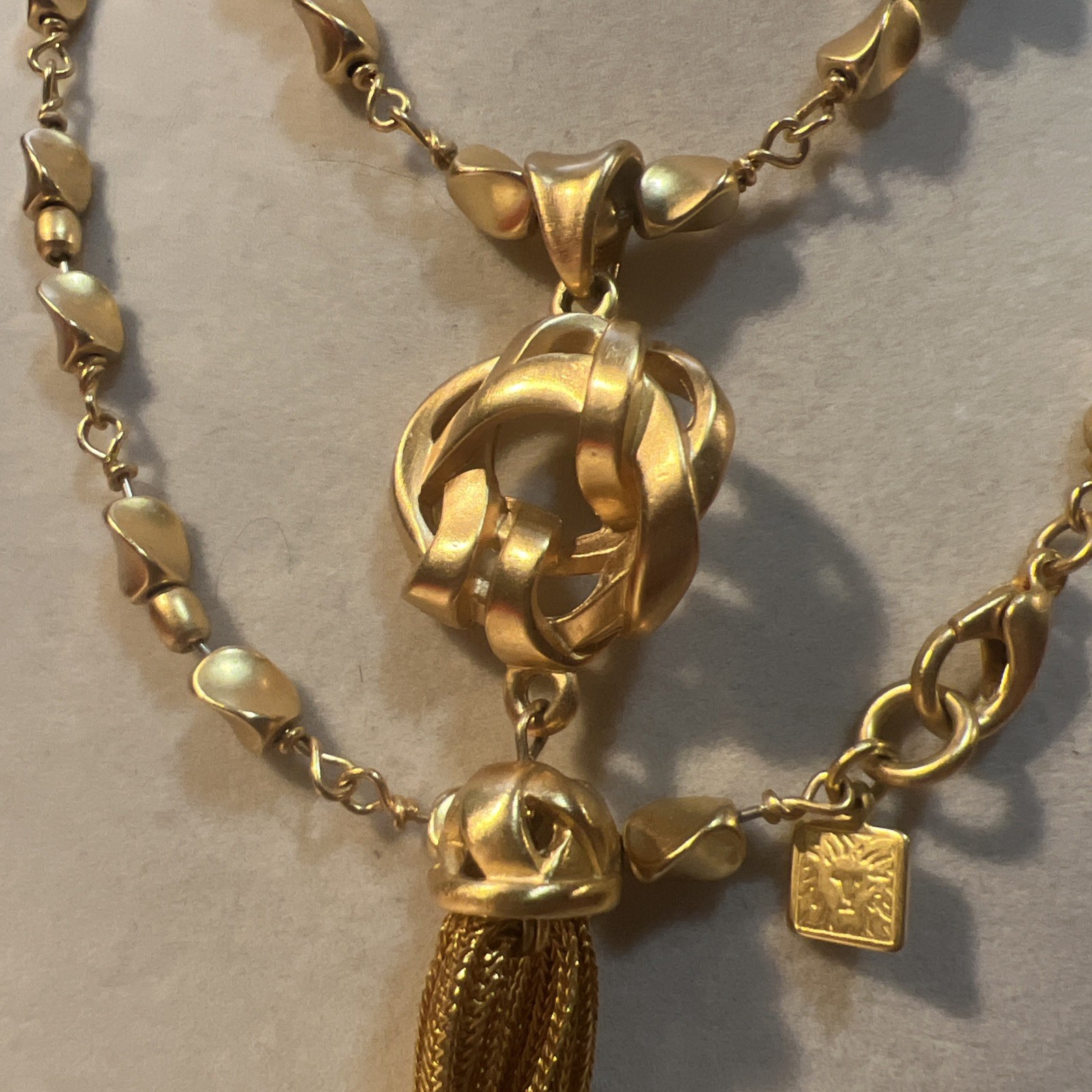 Vtg Designer Anne Klein Brushed Matte Goldtone Chain Necklace Lion Tag Tassel