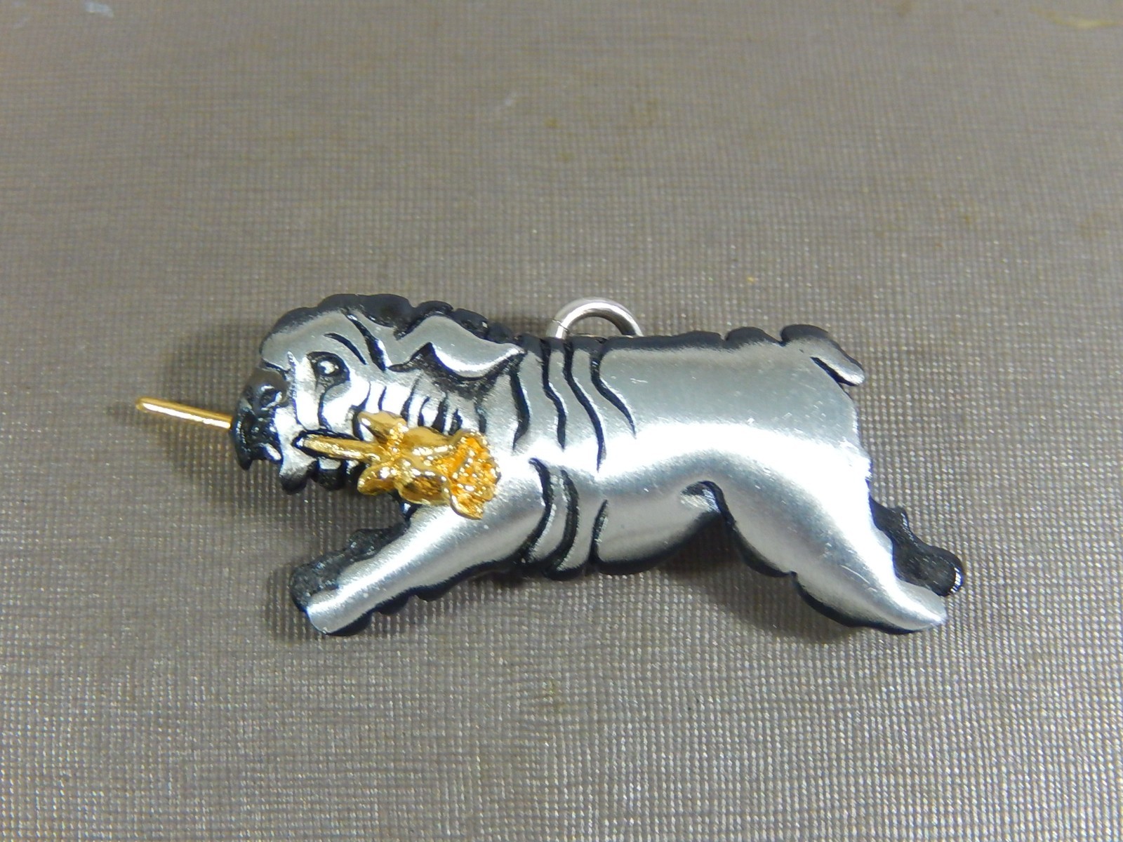 VTG MARK SHIELDS PEWTER BULLDOG WITH FLOWER BROOCH PIN IN EVC