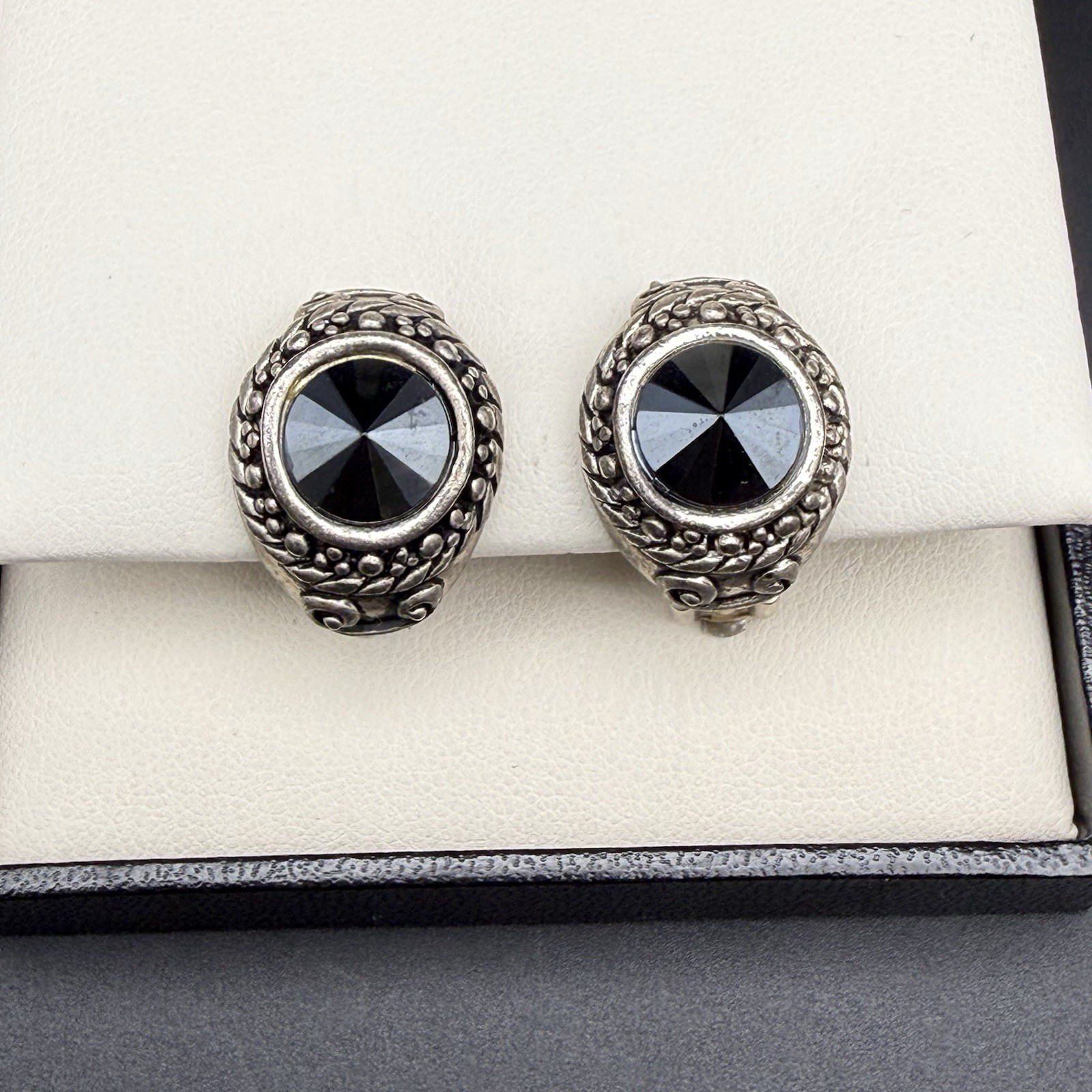 Vintage Jonathan Paul Silver Tone Black Faceted Rhinestone Clip On Earrings Y2K