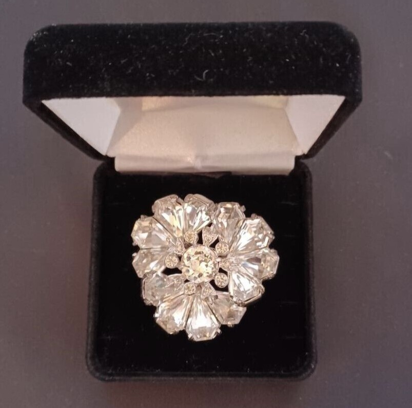 Eisenberg 1940s Large (2″) Flower Brooch; all stones intact, none missing/cracks