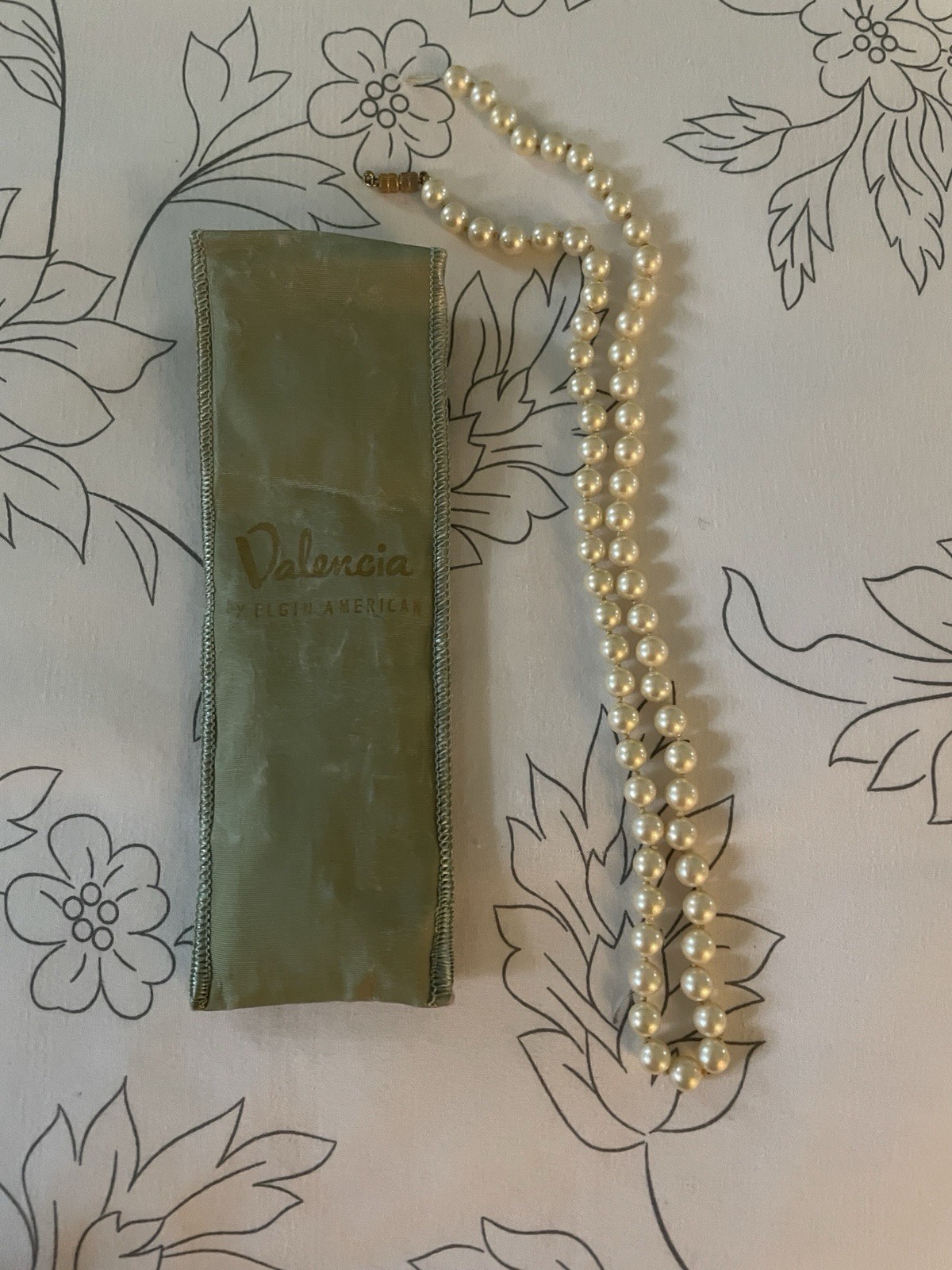 Nice Valencia simulated pearls by Elgin American 23″ w bag needs re-tie on clasp