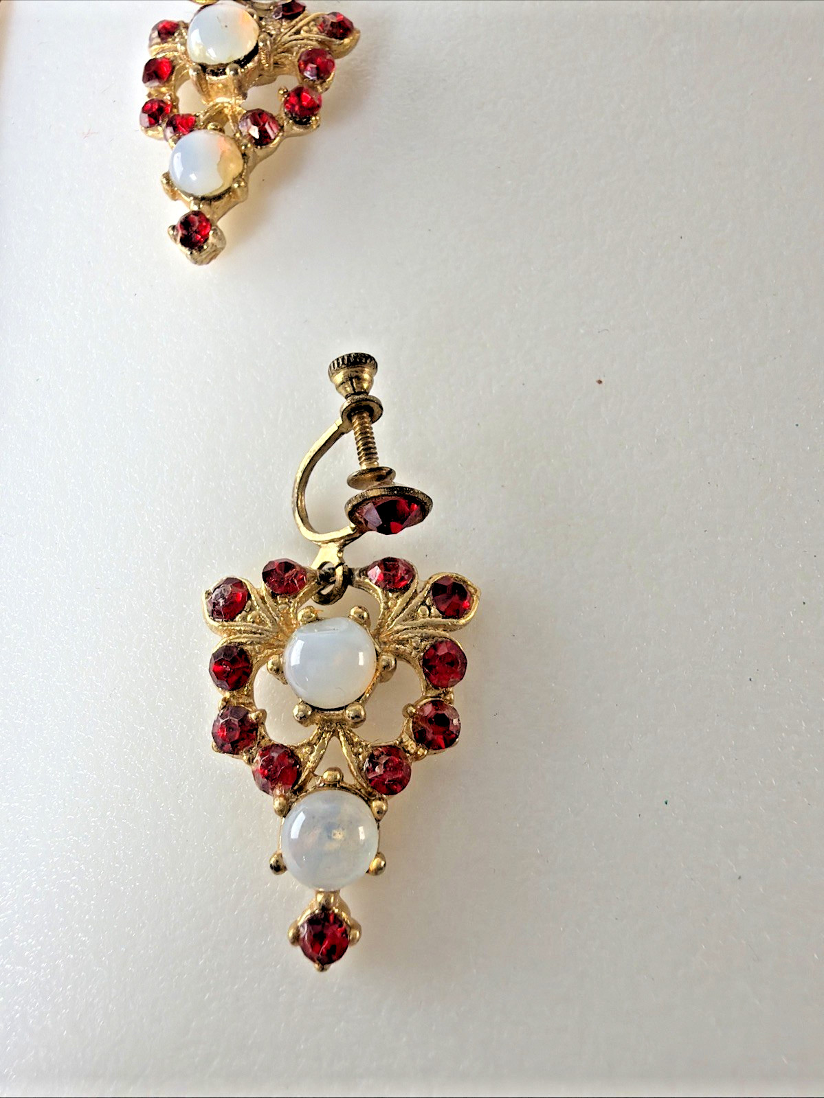 Vtg Gold Tone Lavalier Necklace & Earring Set Opaline Cabochons Red Rhinestones