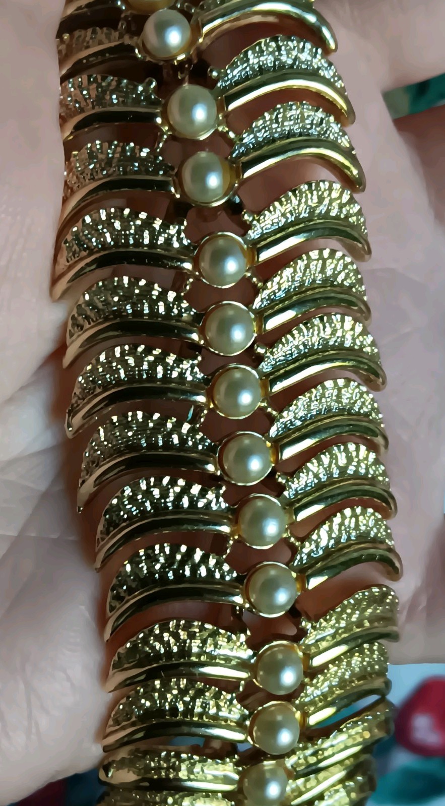 Vintage Kramer Gold-Tone Leaf Design Faux Pearl Necklace 16″ & Bracelet 7″ Set
