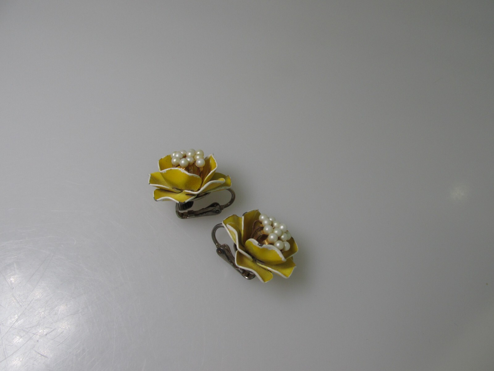 Vtg Marvella Enamel Flower Earrings Clip Yellow Poppy Layered Petals Faux Pearls