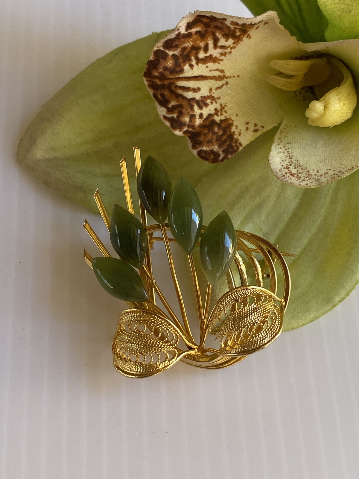 VINTAGE Jade Filigree Brooch Pin Gold Tone Bouquet China Gem Corporation Taiwan