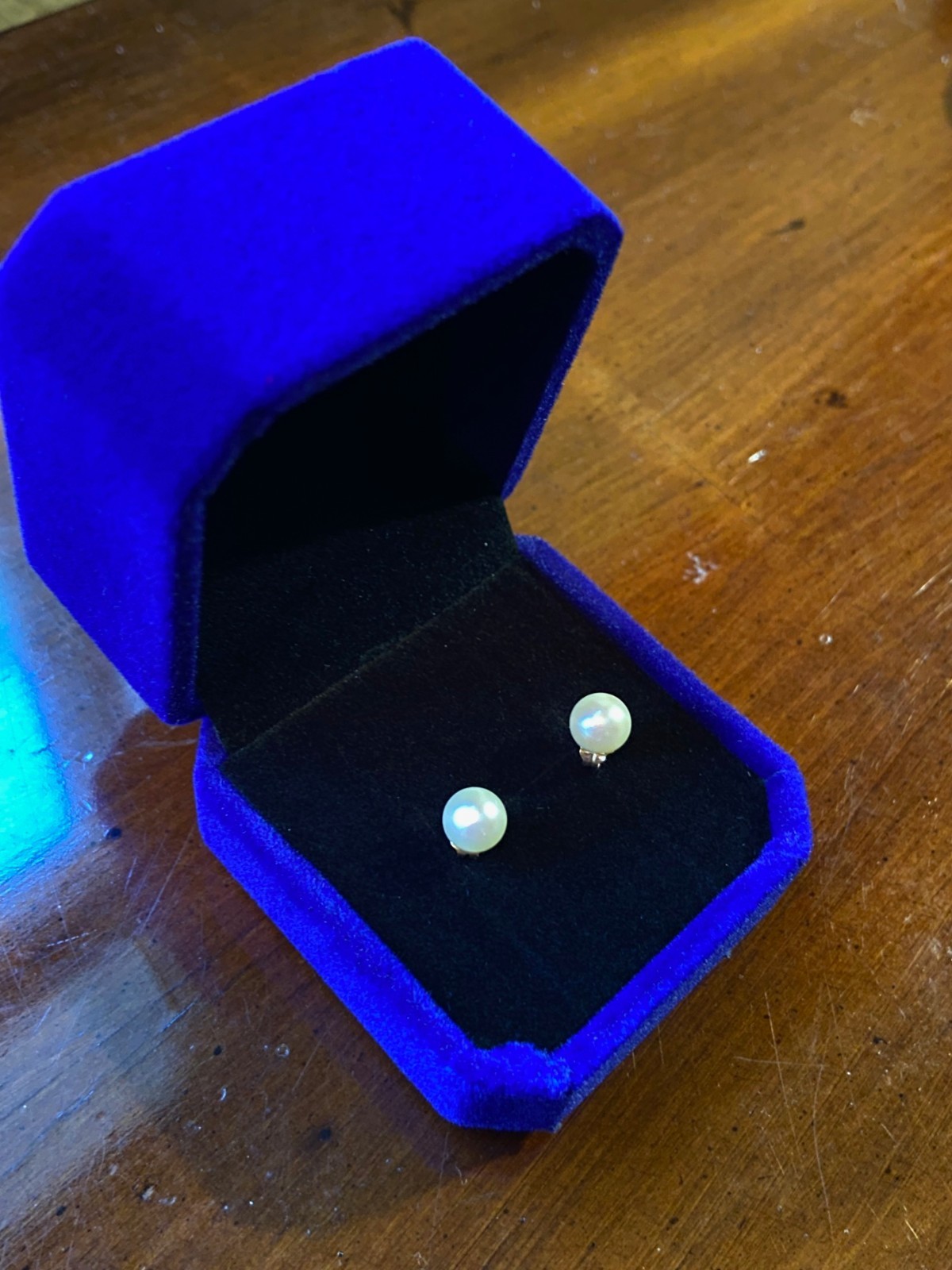 Vintage 14k Yellow Gold 6mm Pearl Stud Earrings **FREE SHIPPING AND GIFT BOX**